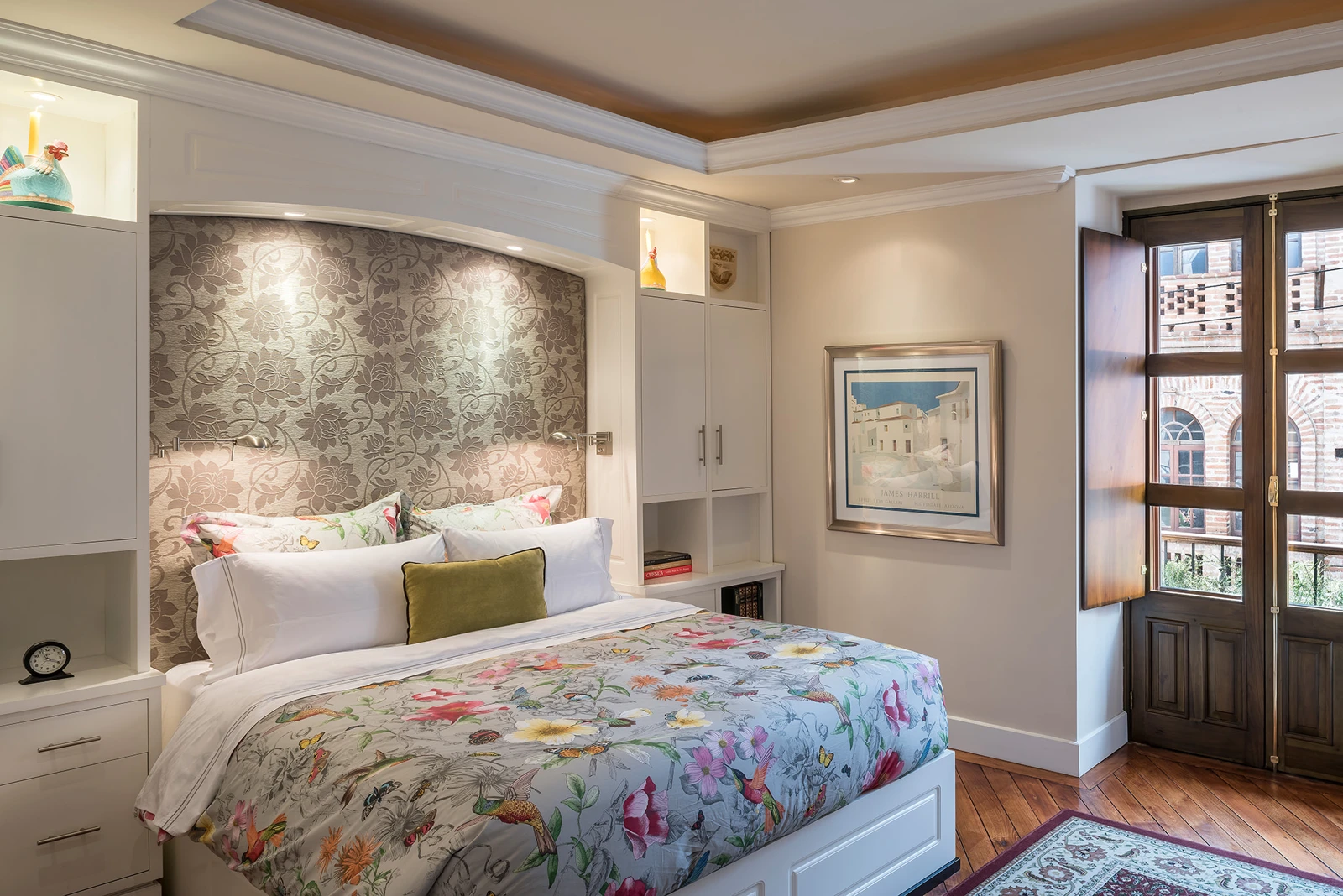 La Merced suite, photograph 3
