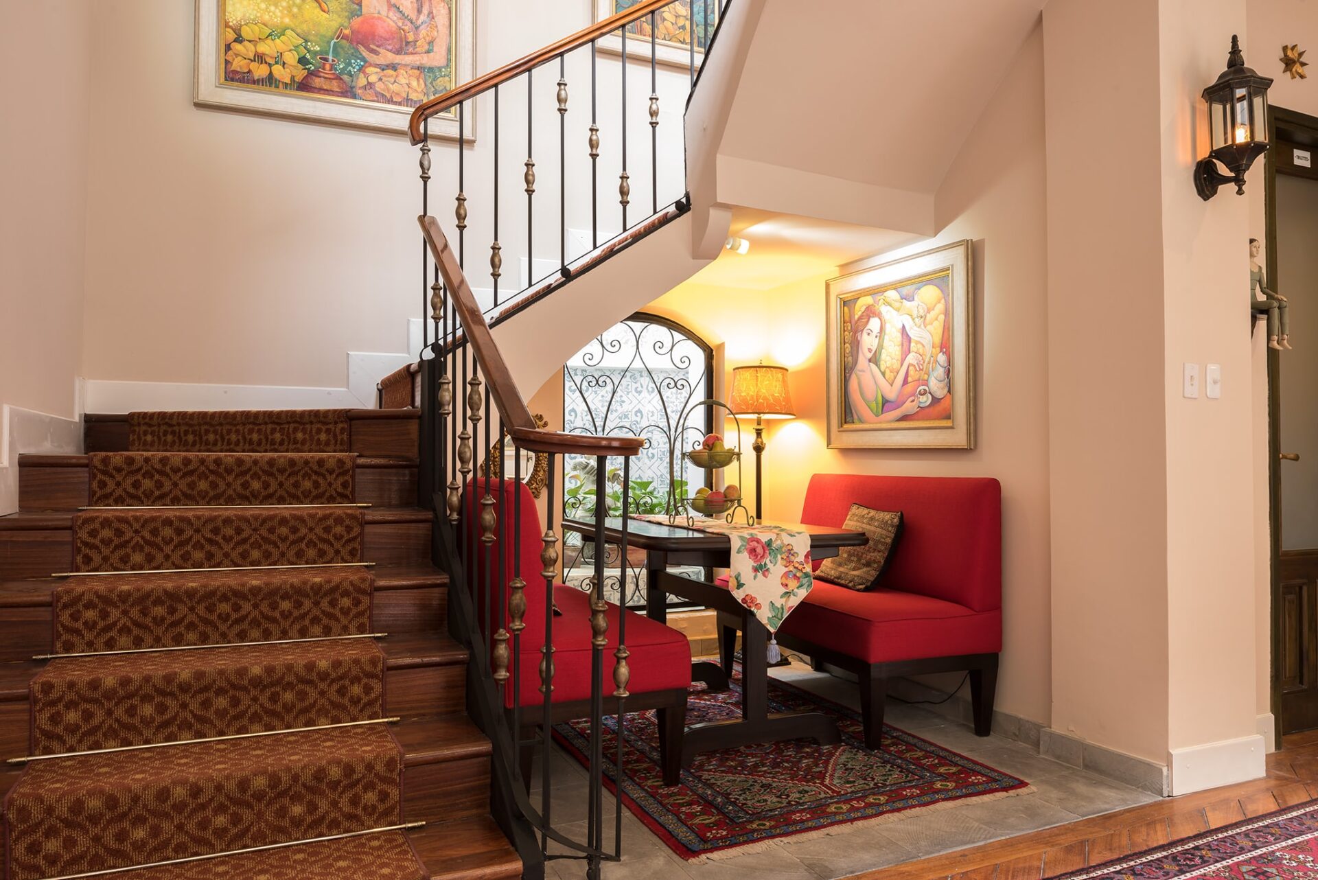 Breakfast nook by the stairs with red benches
