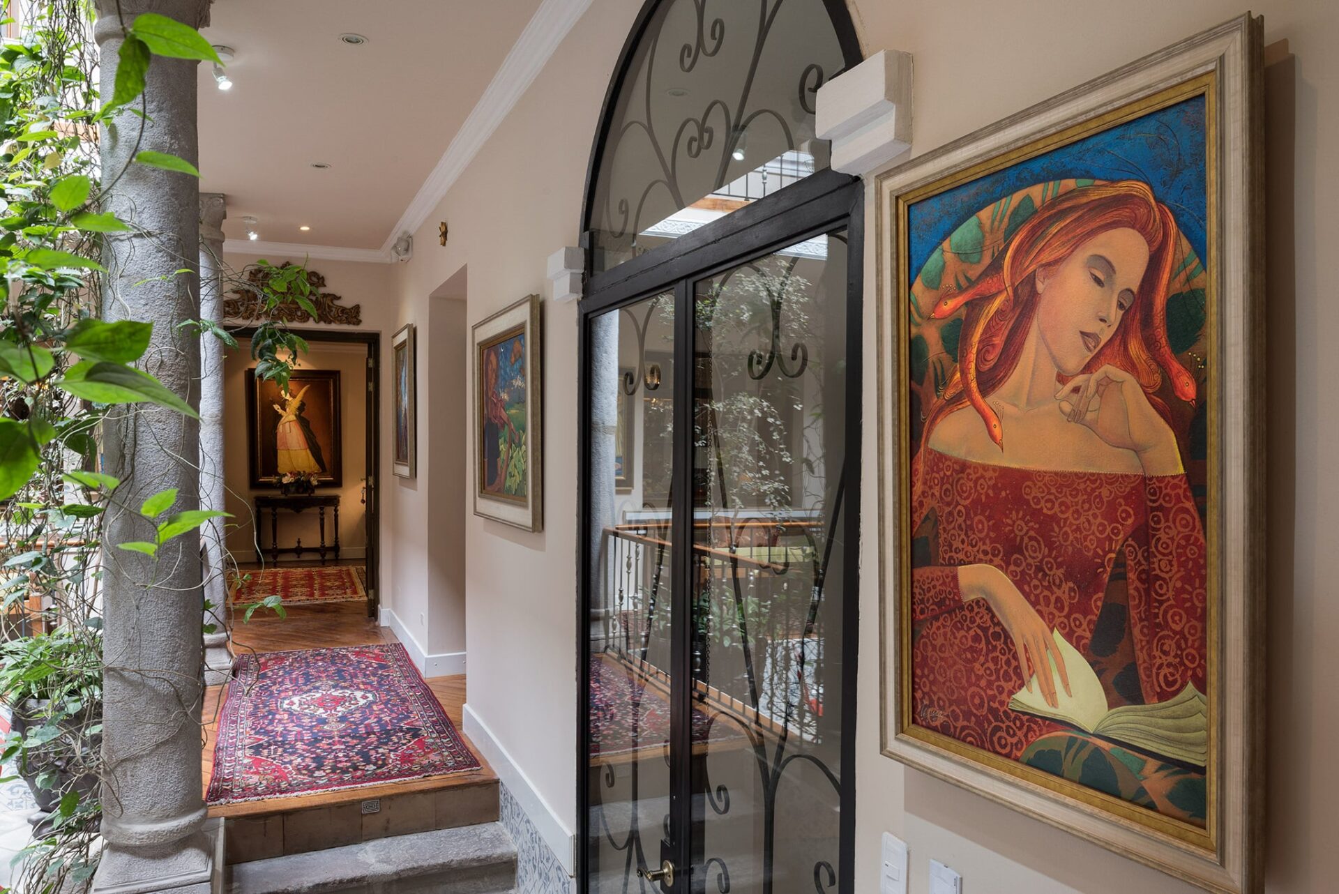 Art and decor in the courtyard