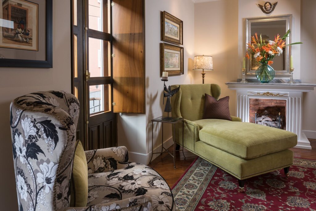 Luxury Suites la merced armchair and chaise